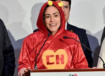 Disfrazada de Chapulín Colorado, diputada priista propone Ley Antichapulín; busca que legisladores no salten entre partidos