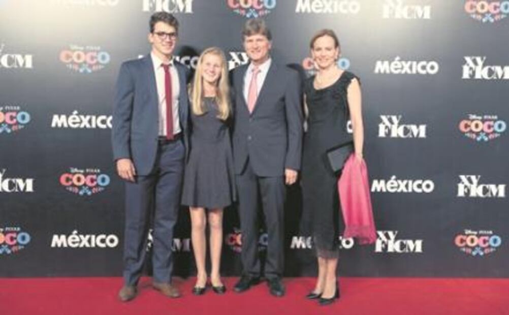 México merece soluciones: Gael García