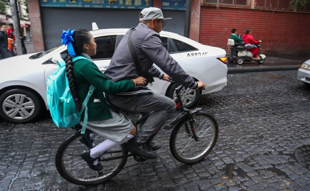Regreso a clases 2026-2027 en CDMX; emoción y reencuentros marcan el inicio del ciclo escolar. Foto: Luis Camacho