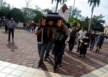 Exigen investigar a fondo muerte de dos normalistas