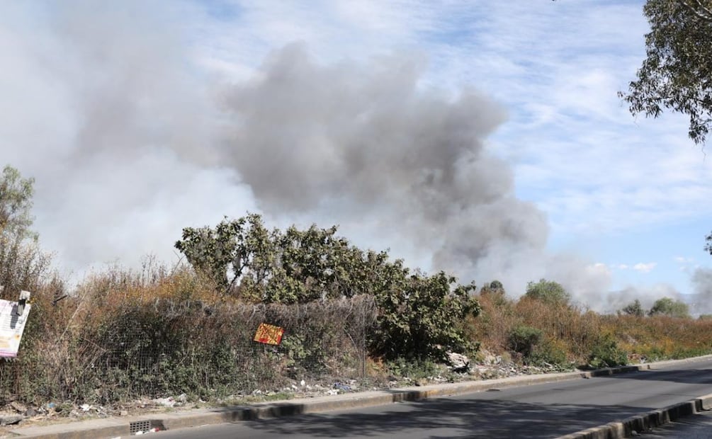 Incendio de pastizales en límites de Nezahualcóyotl y Chimalhuacán. Foto: Valente Rosas, EL UNIVERSAL