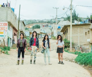 Chavas banda transitan de las calles al cine