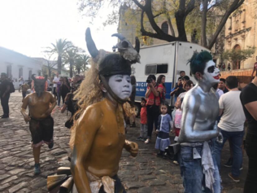 Inician carnavales en Oaxaca con desfile en la capital