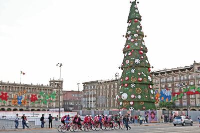 Pista de hielo inaugura la Navidad en el Zócalo