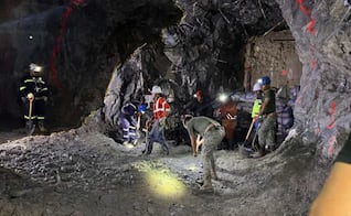 Continúan labores de rescate de tres mineros en El Rosario, Sinaloa; civiles y militares trabajan sin descanso en dos frentes
