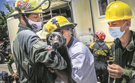 Cuba: buscan más sobrevivientes de explosión en hotel