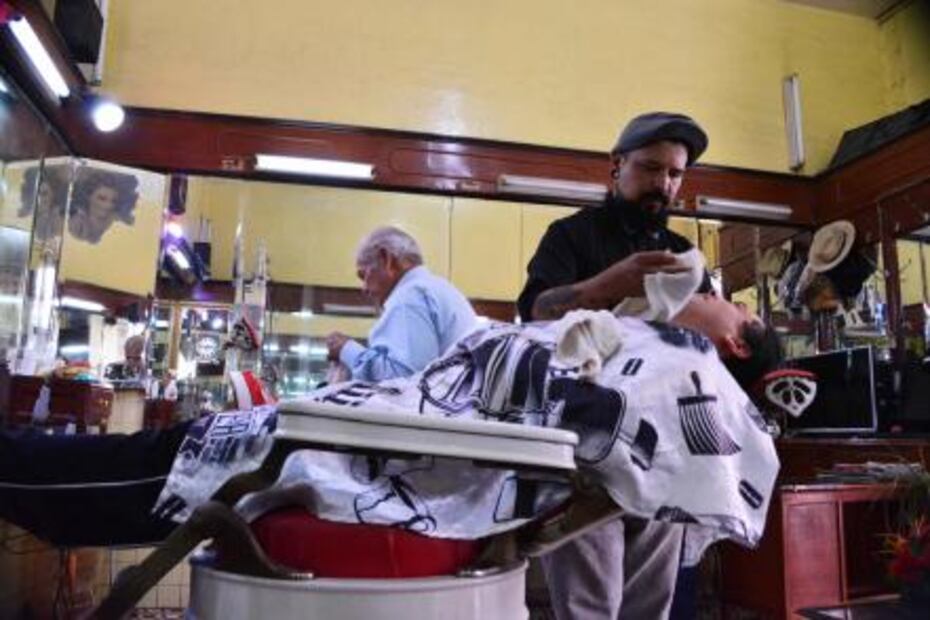 Barberos, oficio que mantiene su esencia