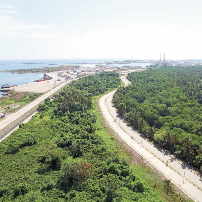 Elección. El puerto de Dos Bocas, en el estado de Tabasco, fue el lugar elegido para la construcción de una refinería. ARCHIVO EL UNIVERSAL