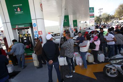 Ven "focos rojos" por cierre de gasolineras en Valle de Toluca