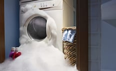 ¿Cuánto jabón se debe usar realmente para lavar?; el error que podría estar dañando tu lavadora y prenda