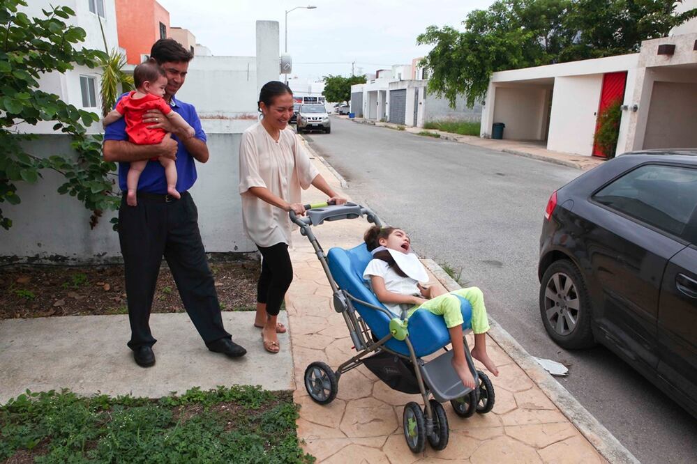 “Pau ya ha probado de todo”
María Paula Acevedo Cardos es una pequeña de tan sólo cinco años de edad que fue diagnosticada con epilepsia refractaria que le ocasionan hasta 250 convulsiones diarias. Foto: Lorenzo Hernández