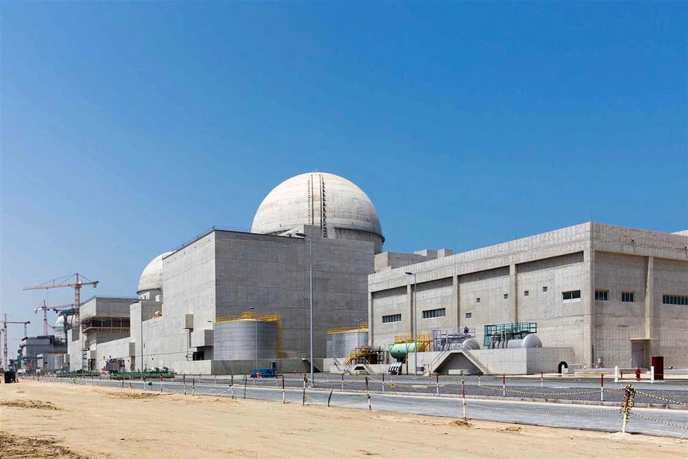 Esta fotografía sin fecha, publicada por la agencia de noticias estatal de los Emiratos Árabes Unidos, WAM, muestra la central nuclear de Barakah, actualmente en construcción en el desierto occidental de Abu Dabi. Foto: AP