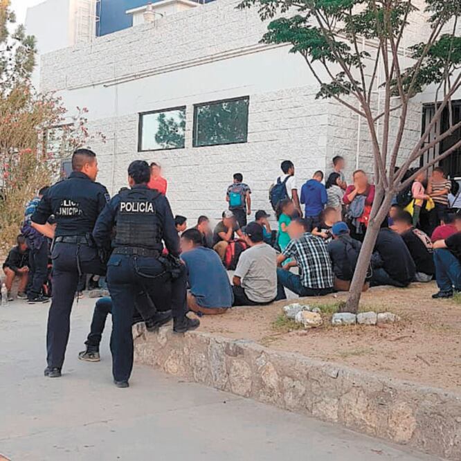 Policías municipales de Ciudad Juárez, Chihuahua, liberaron a los migrante s, quienes fueron amenazados con matarlos si no pagaban 30 mil pesos. CORTESÍA