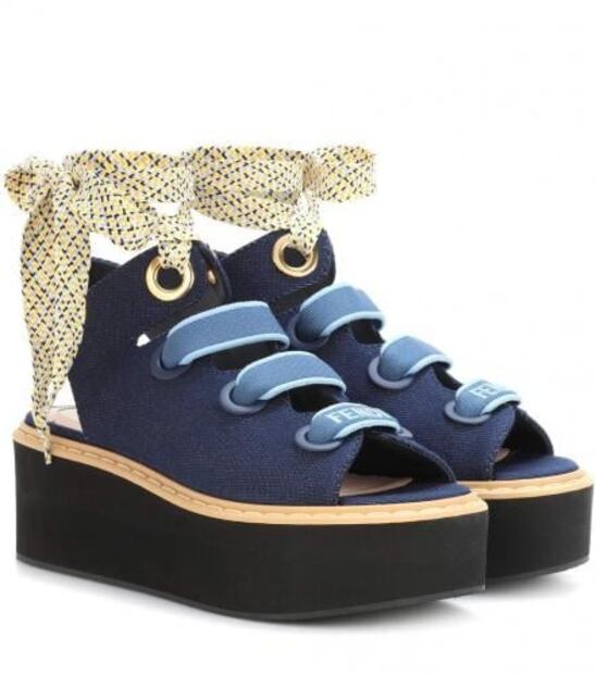 ¿Cuánto cuestan las sandalias de mezclilla de Belinda?