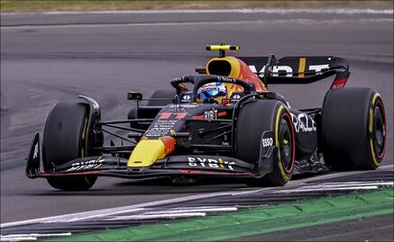 ¡Hazaña de Checo Pérez! Sube al podio en un dramático Gran Premio de Gran Bretaña