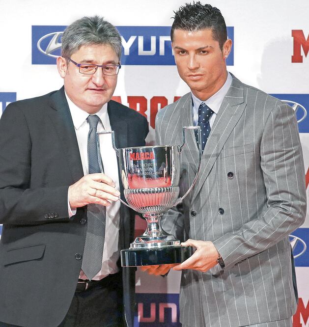 Ronaldo recogió su trofeo ‘P ichichi’ en el teatro Goya (ÁNGEL DÍAZ. EFE)