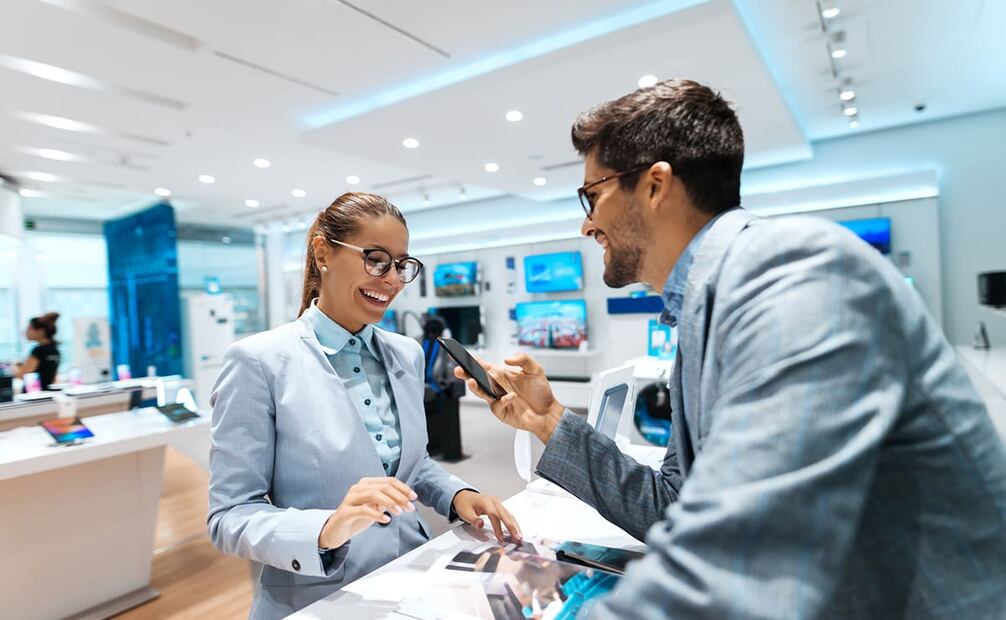 Estrena un celular en Sanborns con hasta el 20% de descuento en un iPhone 13 o iPhone 14. Foto: iStock.