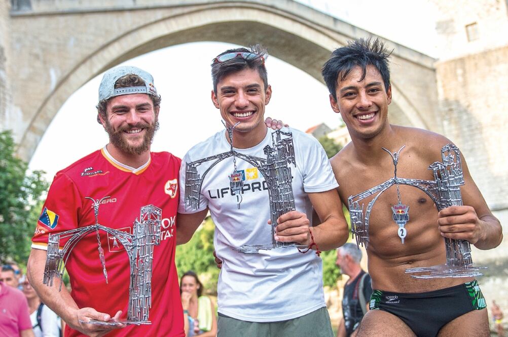 Parades (centro) y Guzmán (der.) compartieron el podio por primera vez (CORTESÍA RED BULL CONTENT POOL)