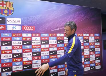 Luis Enrique admite que no le gusta arriesgar; no descarta a Messi