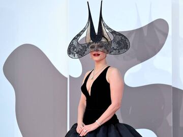 Lady Gaga cautiva en la alfombra roja de Venecia previo al estreno de "Joker: folie à deux"