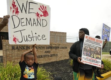 Seis expolicías se declaran culpables de torturar a dos hombres negros en Mississippi