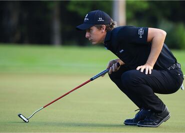 Carlos Ortiz, a tres golpes del líder en Mayakoba