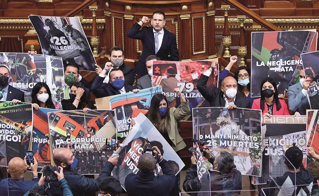 Los panistas mostraron su descontento con las investigaciones realizadas por el colapso en la Línea 12 del Metro. Foto: Especial.