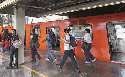 Usuarios golpean a asaltantes en el Metro para retenerlos