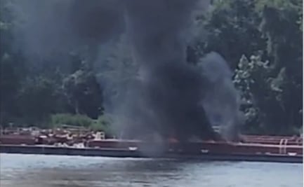 VIDEO: Helicóptero se estrella contra una embarcación en el río Mississippi; reportan al menos 2 muertos