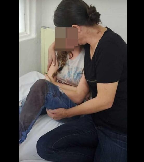 Difunden video del momento en que encuentran a bebé LeBarón que sobrevivió