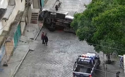 Vuelca camión materialista sobre trabajador y sobrevive en Naucalpan