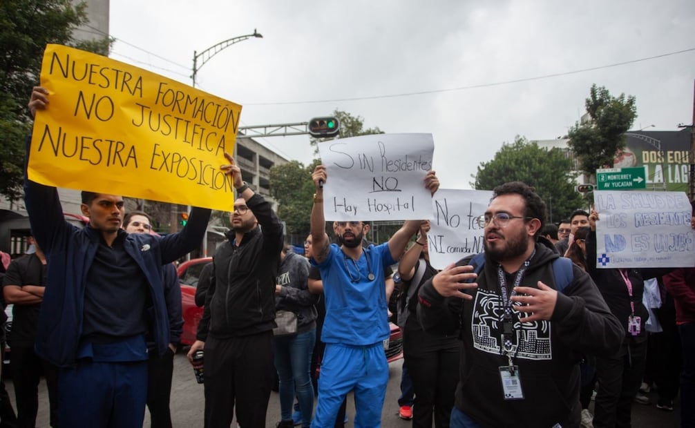 Bloqueo en Avenida Cuauhtémoc tras el brote de salmonela en médicos del Hospital General de México. Foto: Cuartoscuro