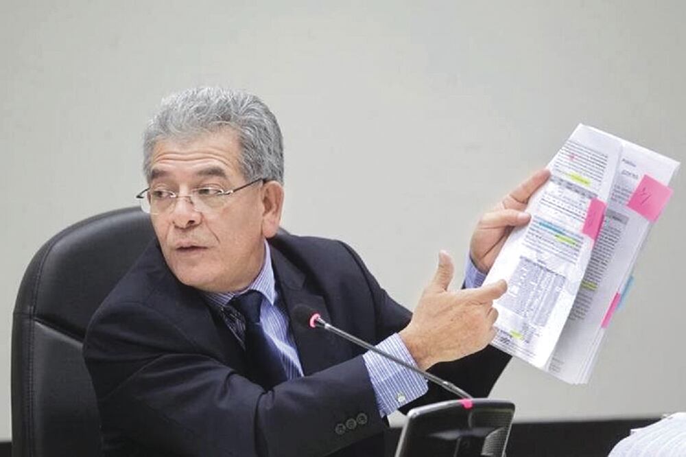 Ordenan aprehensión de presidente de Guatemala