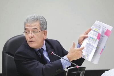 Ordenan aprehensión de presidente de Guatemala