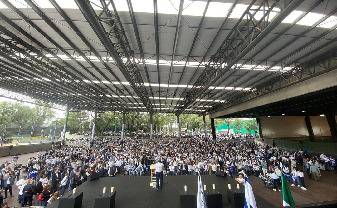 Más de 3,000 miembros de la Comunidad Judía en México se reunieron para enviar un mensaje solidario para el pueblo de Israel. Foto: Instagram @cdideporvida