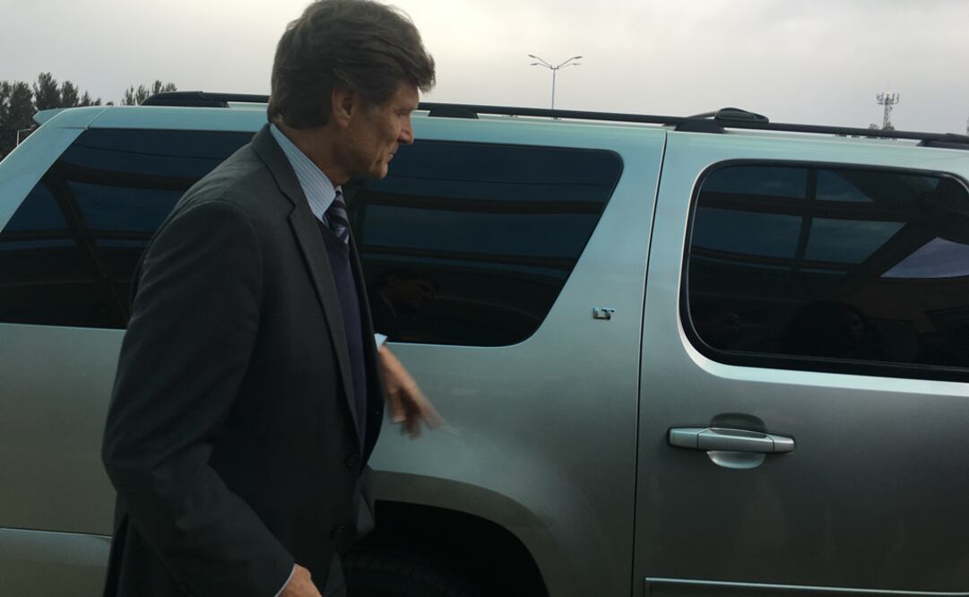 El secretario de Turismo, Enrique de la Madrid Cordero, durante su arribo a la ciudad de Morelia-