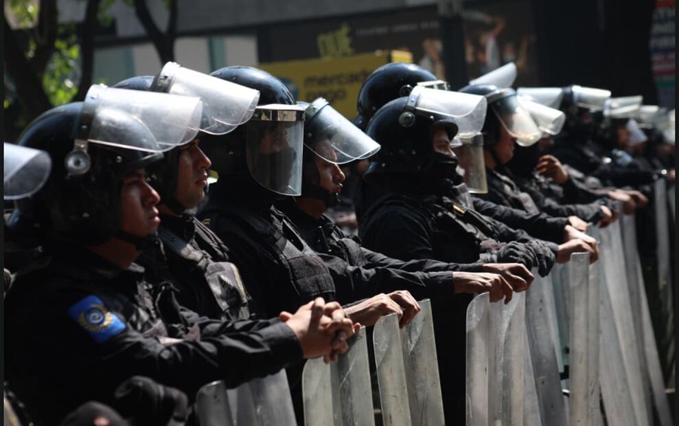 Manifestantes de la Marcha Generación Z salieron del Ángel de la Independencia al Zócalo capitalino, con una parada en la Glorieta de las mujeres que luchan por paso del Desfile de la Revolución Mexicana en la Ciudad de México, el jueves 20 de noviembre de 2025. Foto: Luis Camacho/EL UNIVERSAL