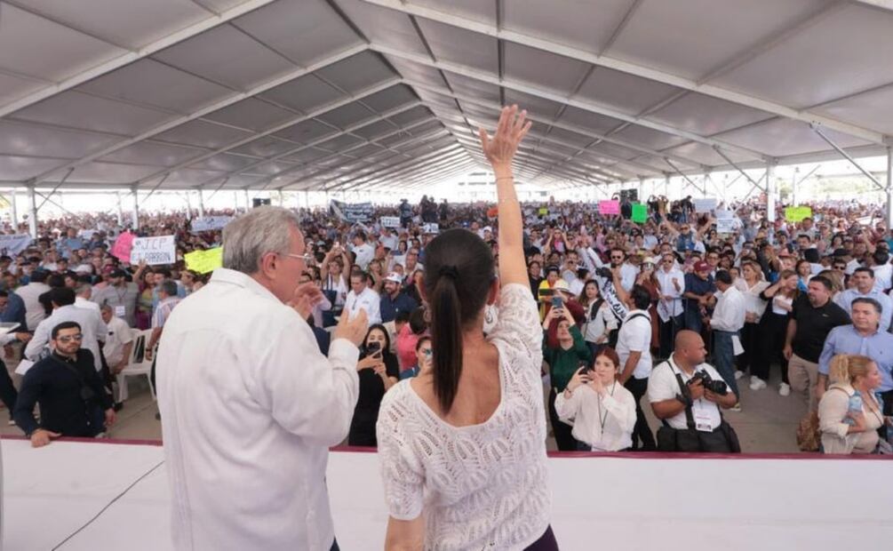 La jefa de gobierno platicó sobre el programa de internet gratuito en las escuelas, la construcción de los centros comunitarios y los Pilares. Foto: Especial