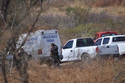 Hallan 4 cuerpos en fosa clandestina en Morelos 