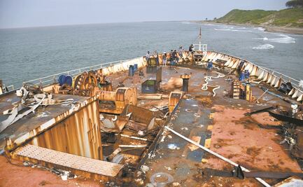 Barco crucero a barco fantasma encallado en Veracruz
