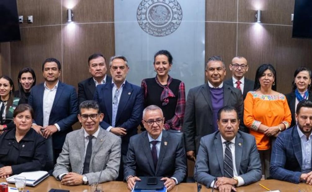 Congreso del Estado de México aprueba por unanimidad el Paquete Fiscal 2026; respaldan visión financiera de Delfina Gómez.
Foto: Especial