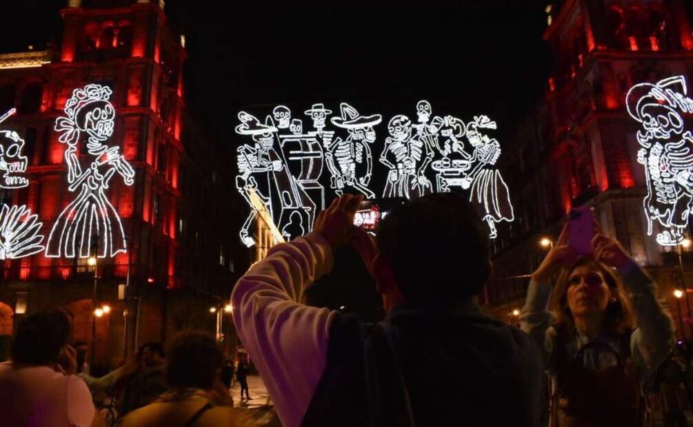 Mega ofrenda en el Zócalo de la CDMX. Foto: Abril Ángulo. EL UNIVERSAL