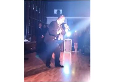 José Joel canta "El triste" y despide a su padre José José