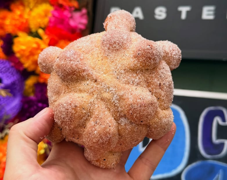 Su pan de muerto está disponible hasta el 20 de julio. Foto: IG @cardinpasteleria