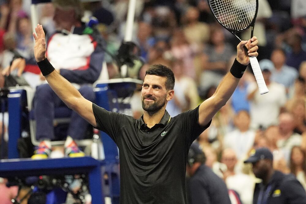 Novak Djokovic festeja en su debut del US Open / Foto: AP