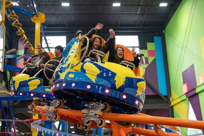 Qué juegos y atracciones hay en El Dorado Park de Mundo E