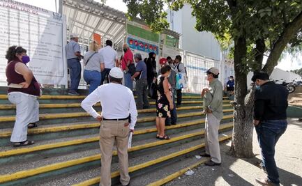 Fake news provoca que adultos mayores saturen IMSS en Oaxaca