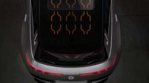 Presentan SUV eléctrica que funciona con paneles solares
