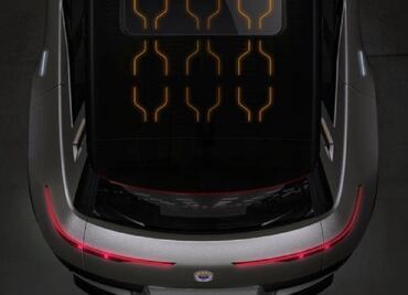 Presentan SUV eléctrica que funciona con paneles solares