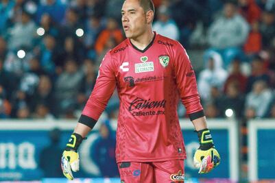 Muñoz evita que Tuzos lo goleen